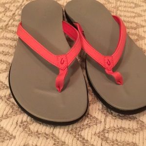 Wow Olukai sandals never worn